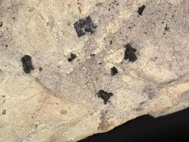 Preview: Apuanite