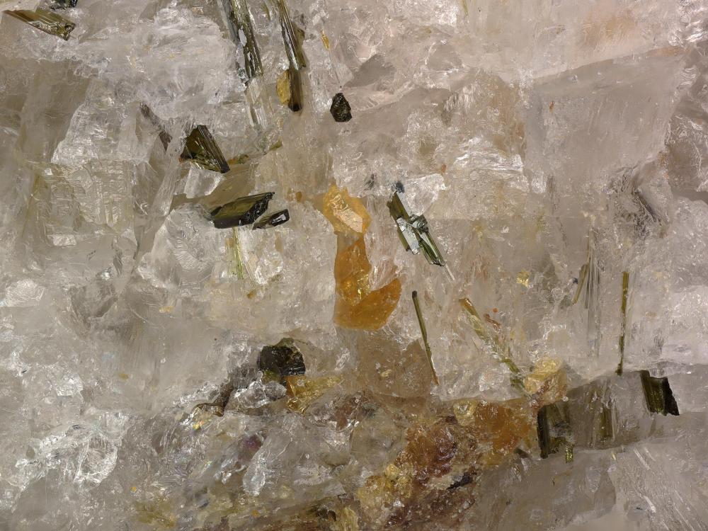 Tisinalite