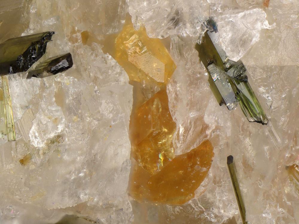 Tisinalite