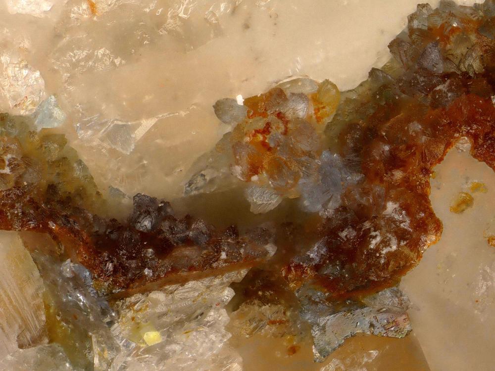 Plumbogummite