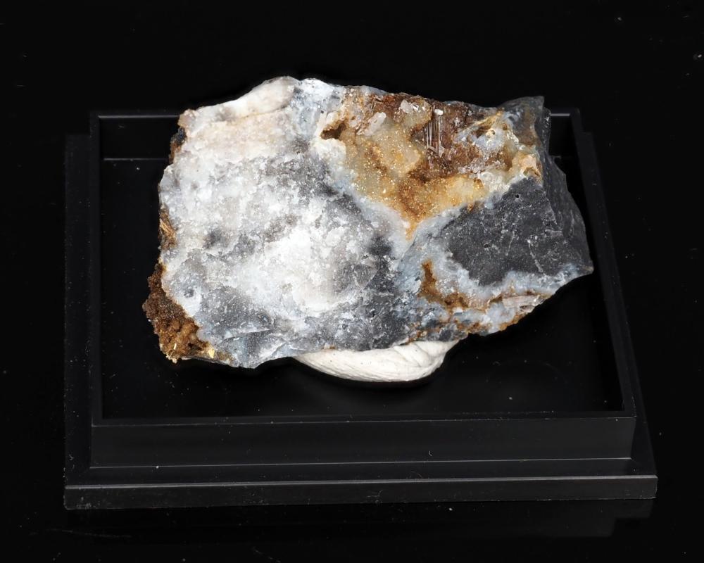 Tripuhyit