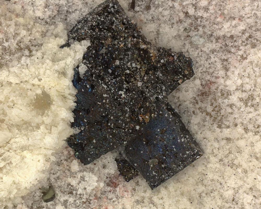 Apuanite