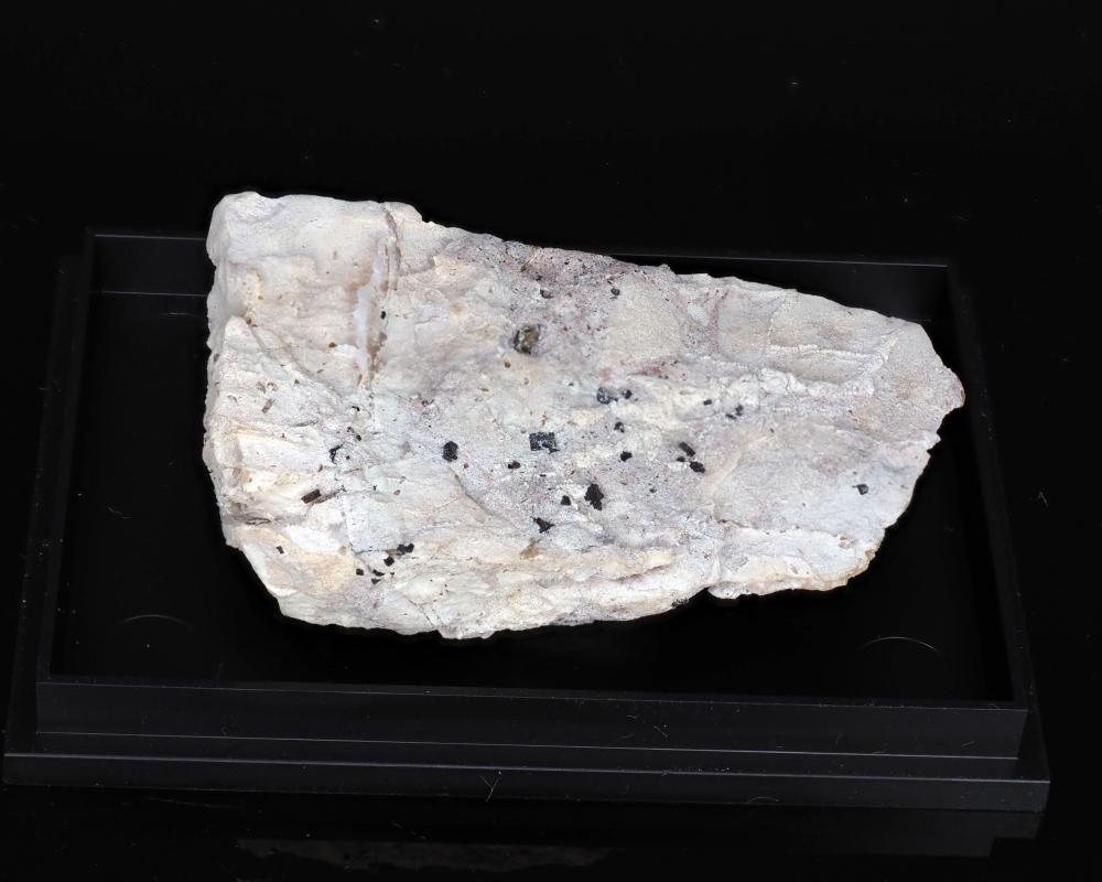 Apuanite