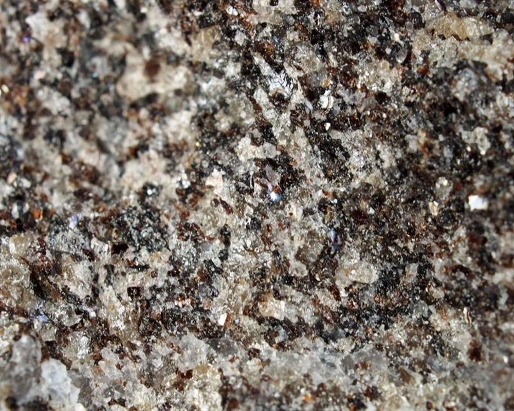 Ganomalite