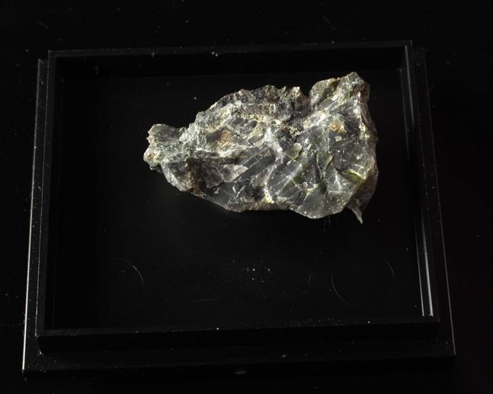 Molinelloite